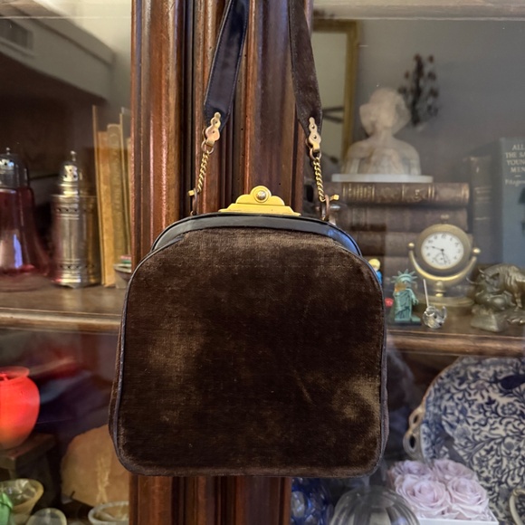 Roberta Di Camerino vintage brown handbag...soooo charming. - Picture 2 of 3